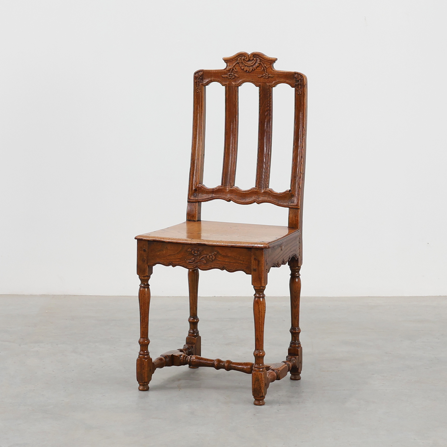 Antique carved oak side chair, France 18th century -img